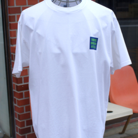THREE FLAGS LOGO S/S TEE