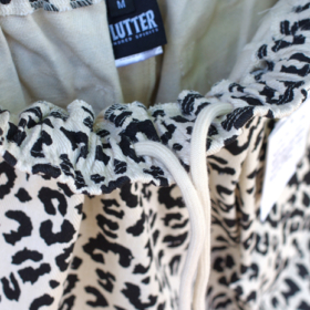 THE HOLIDAY - COMFY FIT- LEOPARD COTTON TWILL SHORT EASY PANTS