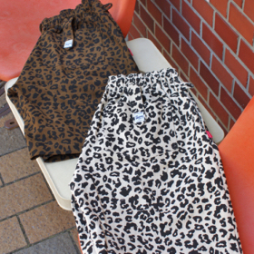 THE HOLIDAY - COMFY FIT- LEOPARD COTTON TWILL SHORT EASY PANTS