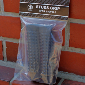 STUDS GRIP