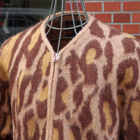 VINTAGE PATTERN SHAGGY ZIP CARDIGAN
