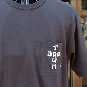 DOGTOWN x BLUCO POCKET TEE -LOGO-